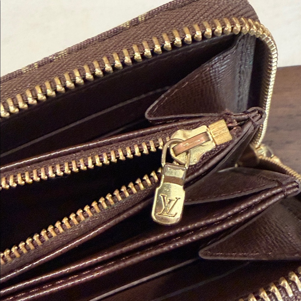 Stunning “Louis Vuitton” Brown Monogram Miniline Zip Around Wallet - Picture 8 of 10